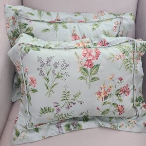 Pair (2) Peacock Alley Floral Pillows 20" x 16" cotton excellent condition USA